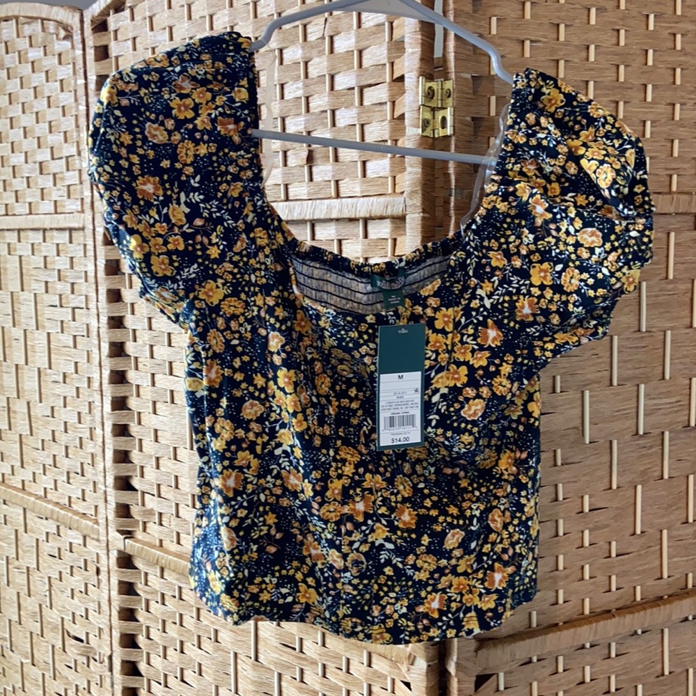 NWT Wild Rose Cropped Floral Shirt